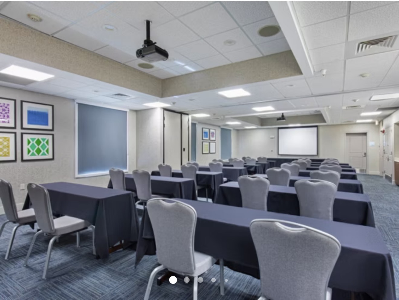 Holiday Inn Express MJ - Meeting Room